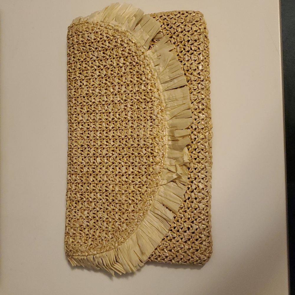 Beachly straw clutch EUC